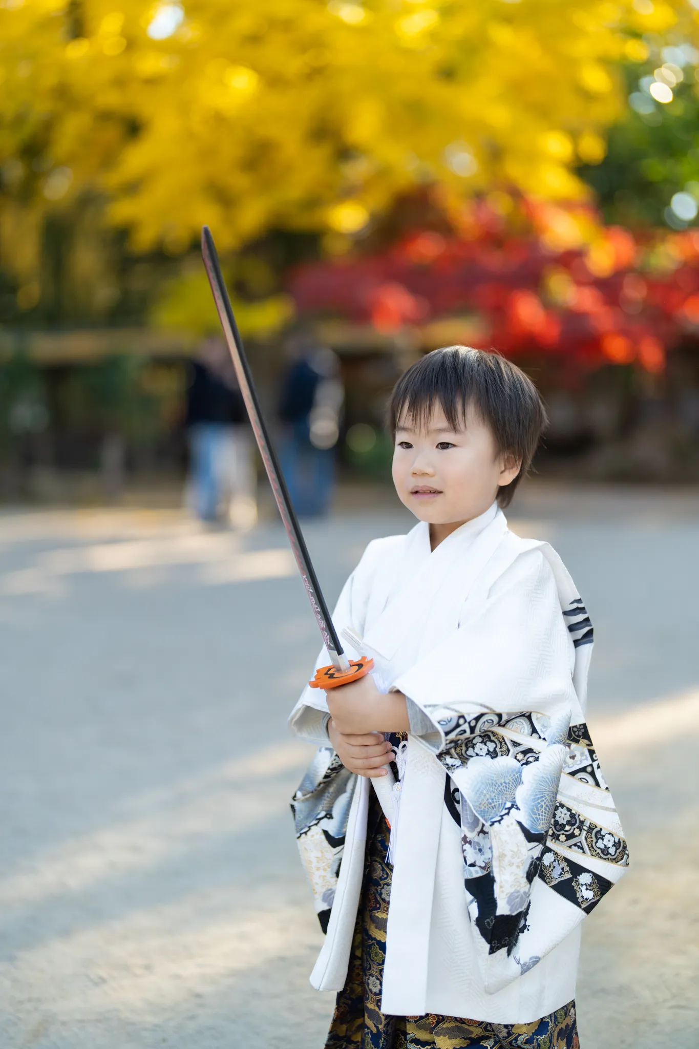 【福岡県久留米市で家族写真撮影】とても紅葉が綺麗な神社でした。4