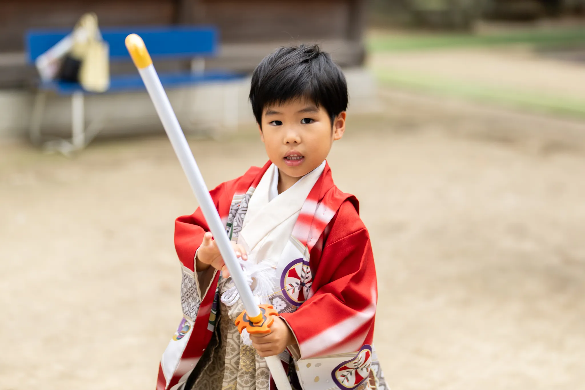 【福岡県糟屋郡宇美町で家族写真撮影】５歳の男子です。宇美八幡宮は撮影スポットが豊富で、どこを切り取っても素敵な一枚になる魅力的な神社です。また、「宇美＝産み＝生み」との由来から、「子宝・安産」のご利益で知られる神社でもあります。7