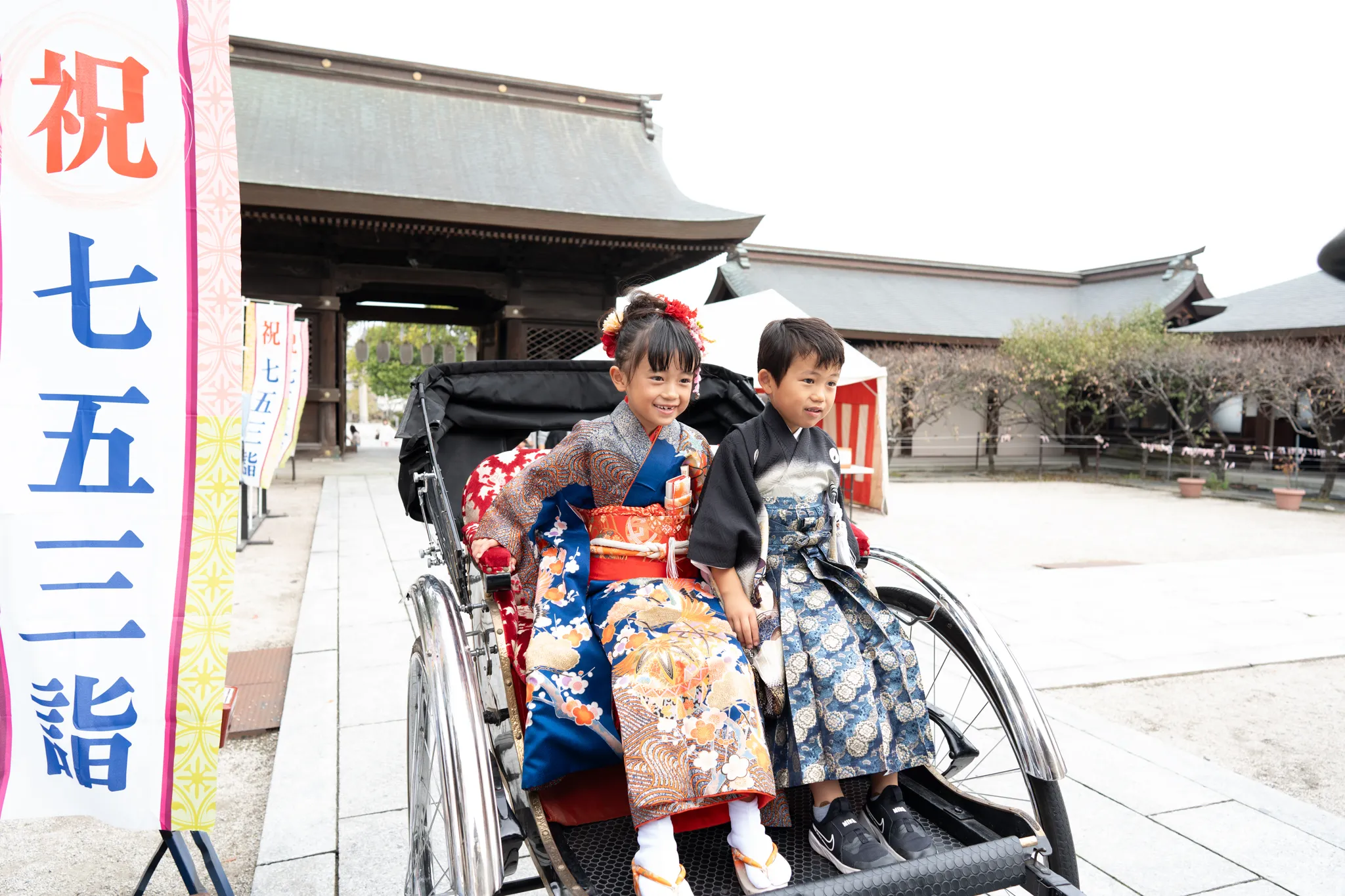 【福岡県直方市で家族写真撮影】３兄弟揃っての七五三です。7歳の女の子、5歳の男の子、1歳の女の子の撮影をさせていただきました。4