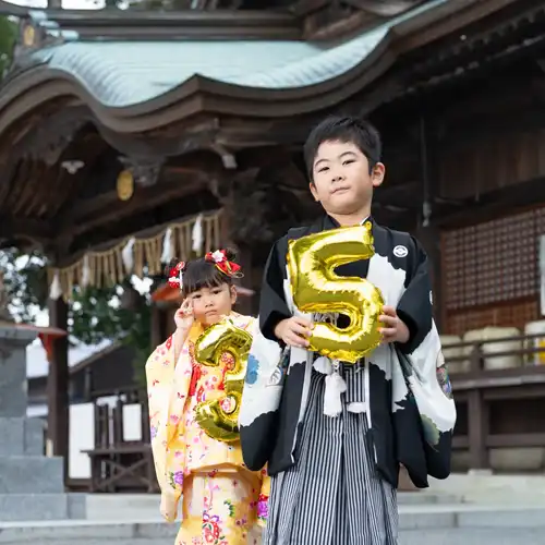 【福岡県朝倉市で七五三撮影】３歳の女子、５歳の男子の兄弟です。とても仲の良いご兄弟で、特にお兄ちゃんの優しさが随所に感じられる撮影でした。3