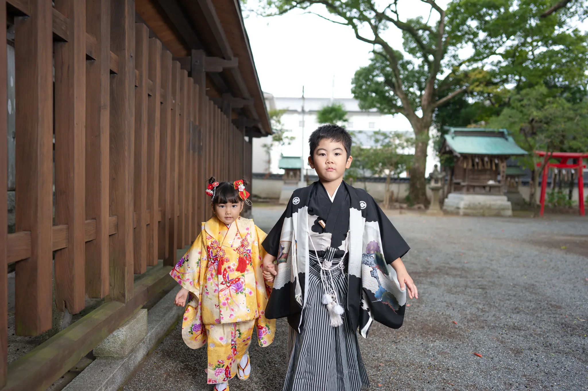 【福岡県朝倉市で家族写真撮影】３歳の女子、５歳の男子の兄弟です。とても仲の良いご兄弟で、特にお兄ちゃんの優しさが随所に感じられる撮影でした。9