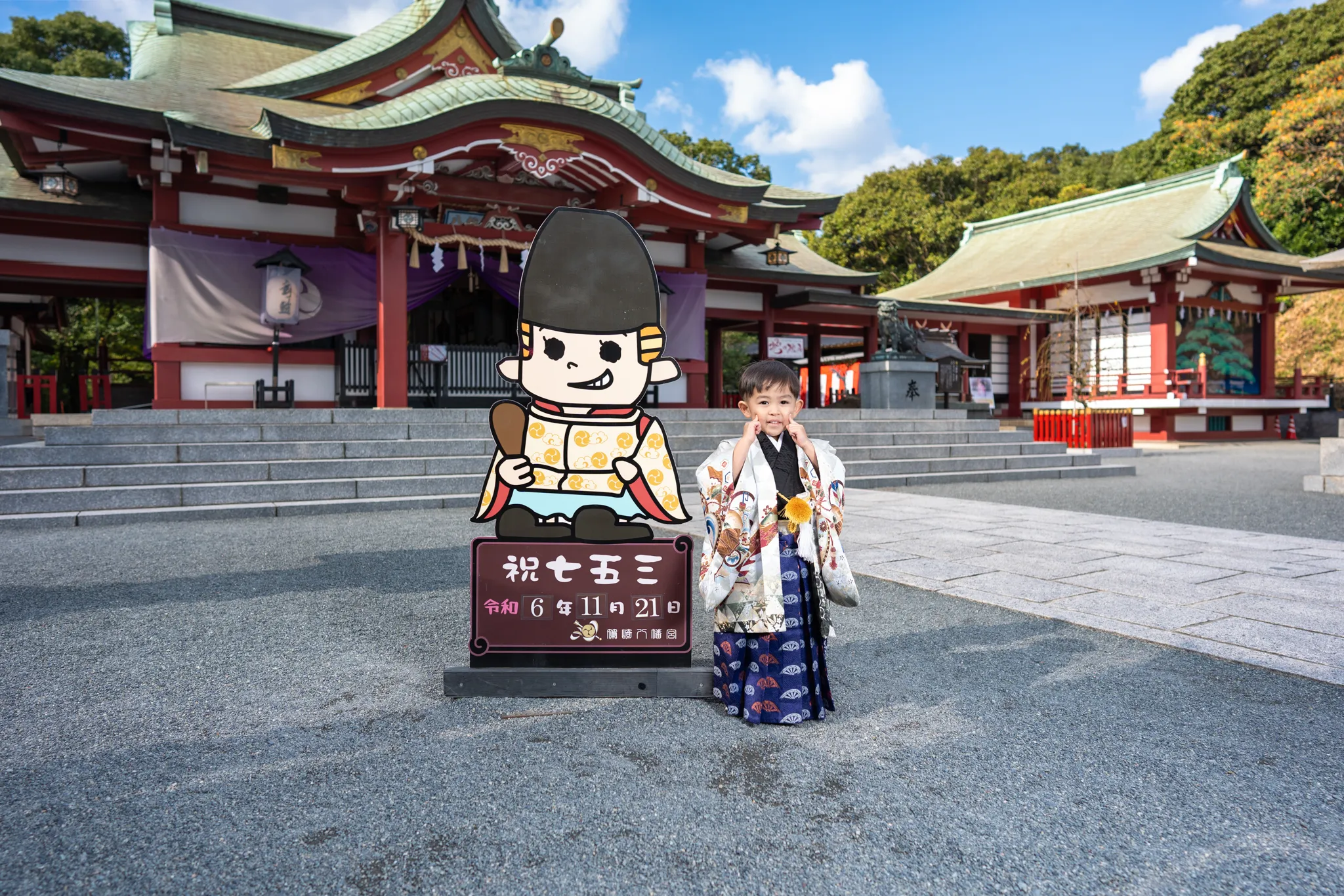 【福岡県北九州市小倉北区で家族写真撮影】３歳男子です。やはり男の子は剣を手にすると目を輝かせますね。とても嬉しそうな表情が印象的でした。1