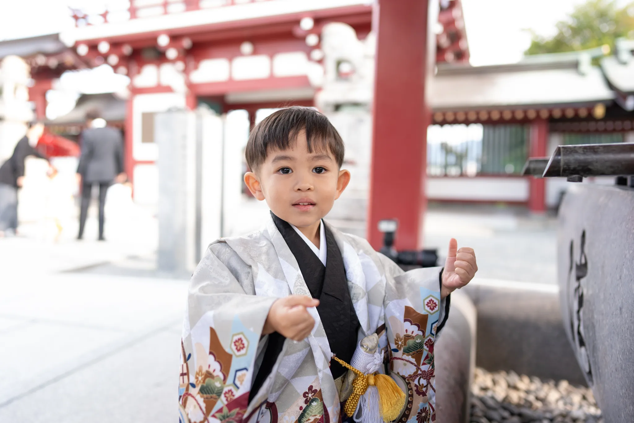 【福岡県北九州市小倉北区で家族写真撮影】３歳男子です。やはり男の子は剣を手にすると目を輝かせますね。とても嬉しそうな表情が印象的でした。2