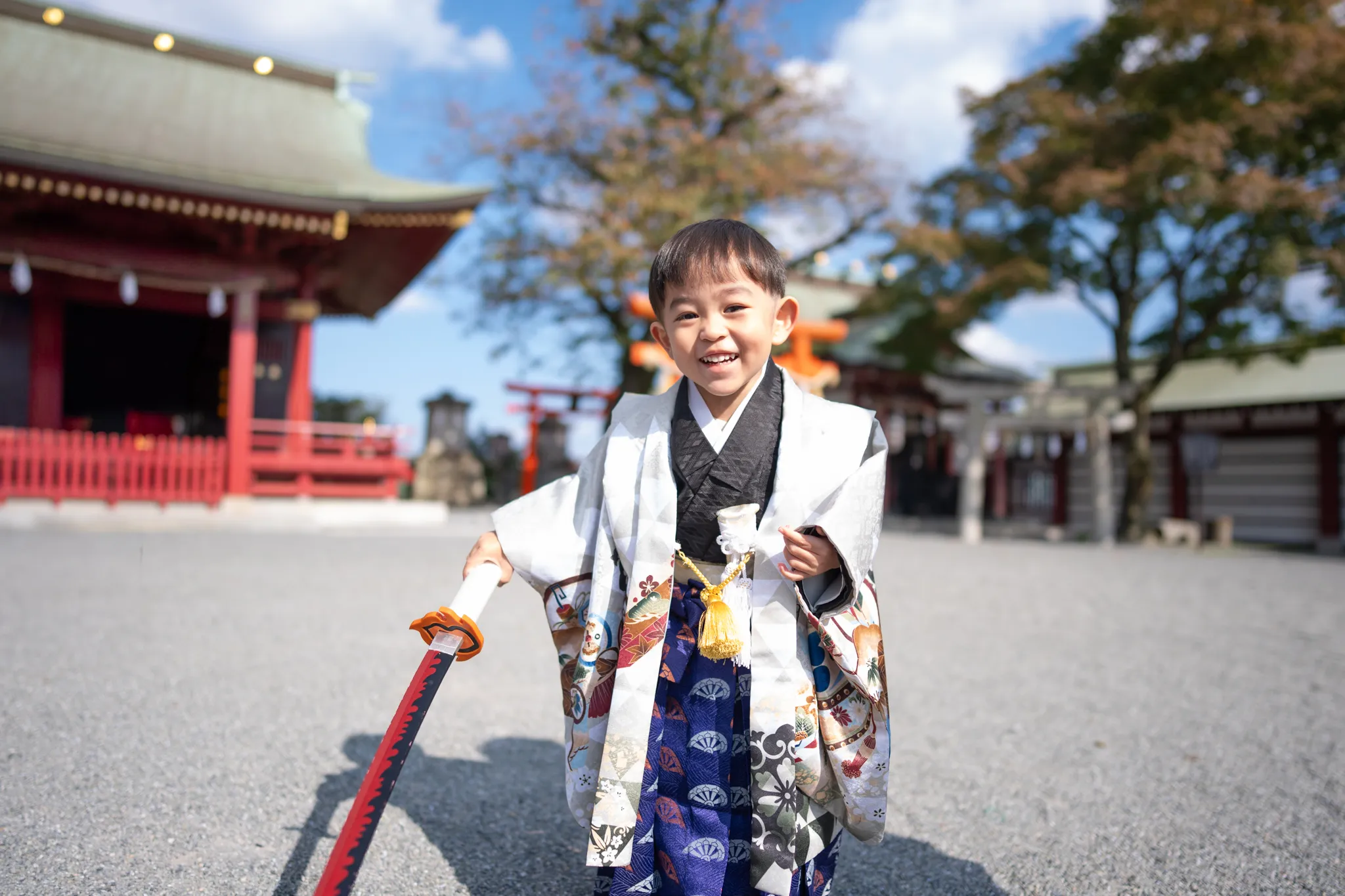 【福岡県北九州市小倉北区で家族写真撮影】３歳男子です。やはり男の子は剣を手にすると目を輝かせますね。とても嬉しそうな表情が印象的でした。7