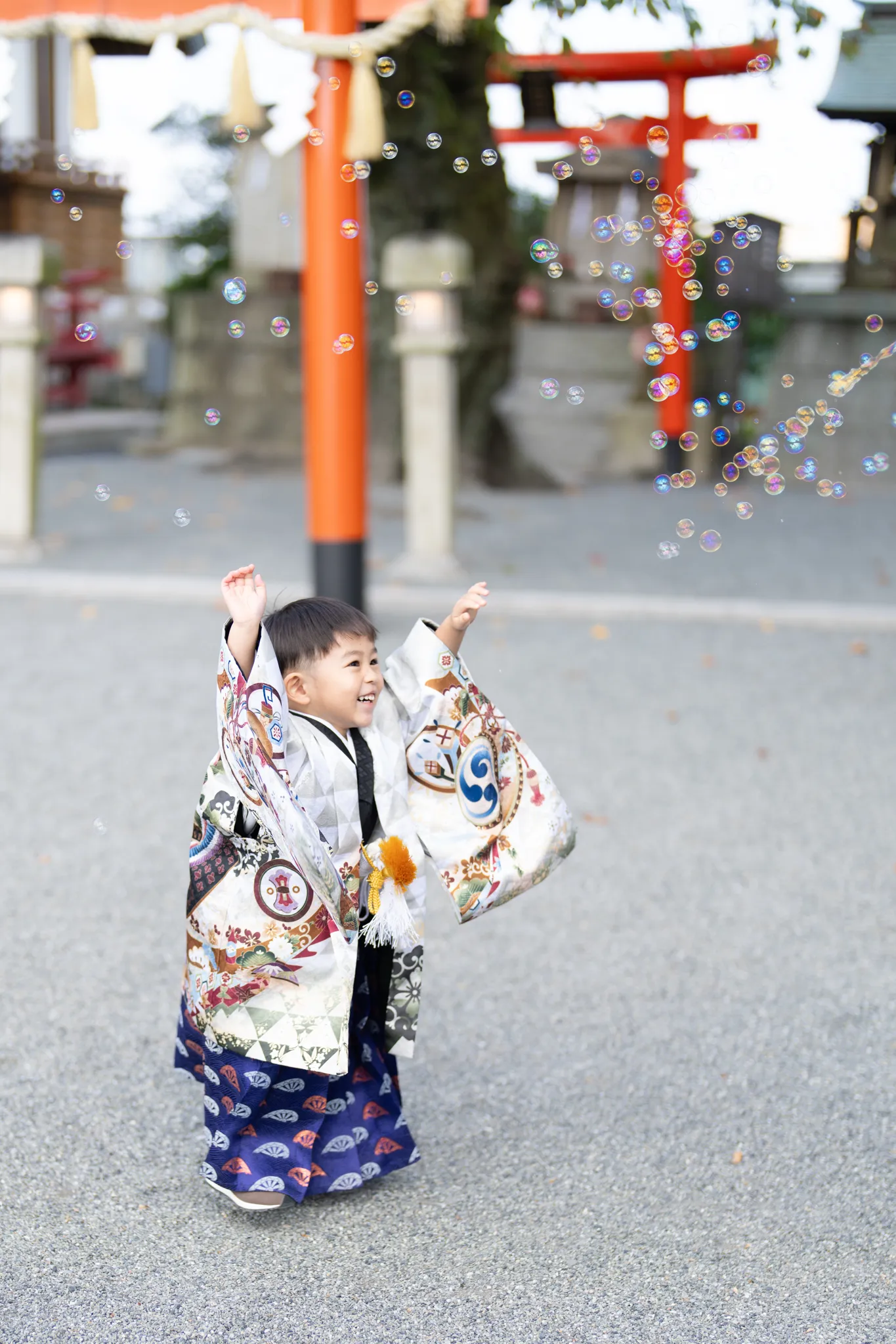 【福岡県北九州市小倉北区で家族写真撮影】３歳男子です。やはり男の子は剣を手にすると目を輝かせますね。とても嬉しそうな表情が印象的でした。8