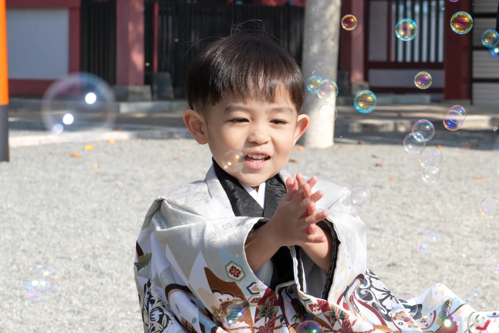 【福岡県北九州市小倉北区で家族写真撮影】３歳男子です。やはり男の子は剣を手にすると目を輝かせますね。とても嬉しそうな表情が印象的でした。9