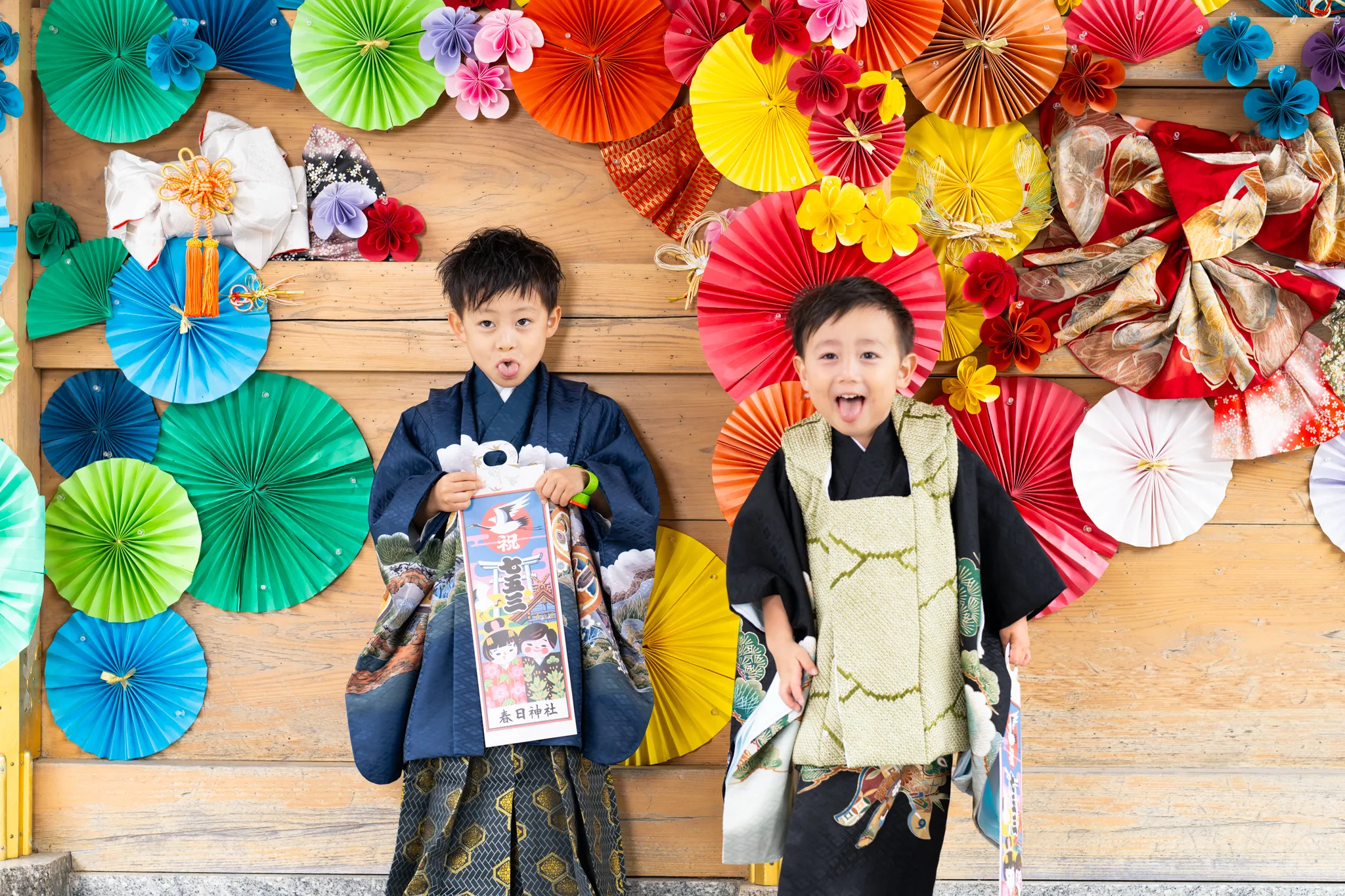 【福岡県春日市で家族写真撮影】３歳と５歳男子の兄弟です。やんちゃなお二人、とにかく元気いっぱいで、まるで止まることを知らないような撮影でした。1