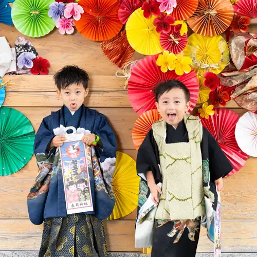 【福岡県春日市で七五三撮影】３歳と５歳男子の兄弟です。やんちゃなお二人、とにかく元気いっぱいで、まるで止まることを知らないような撮影でした。1