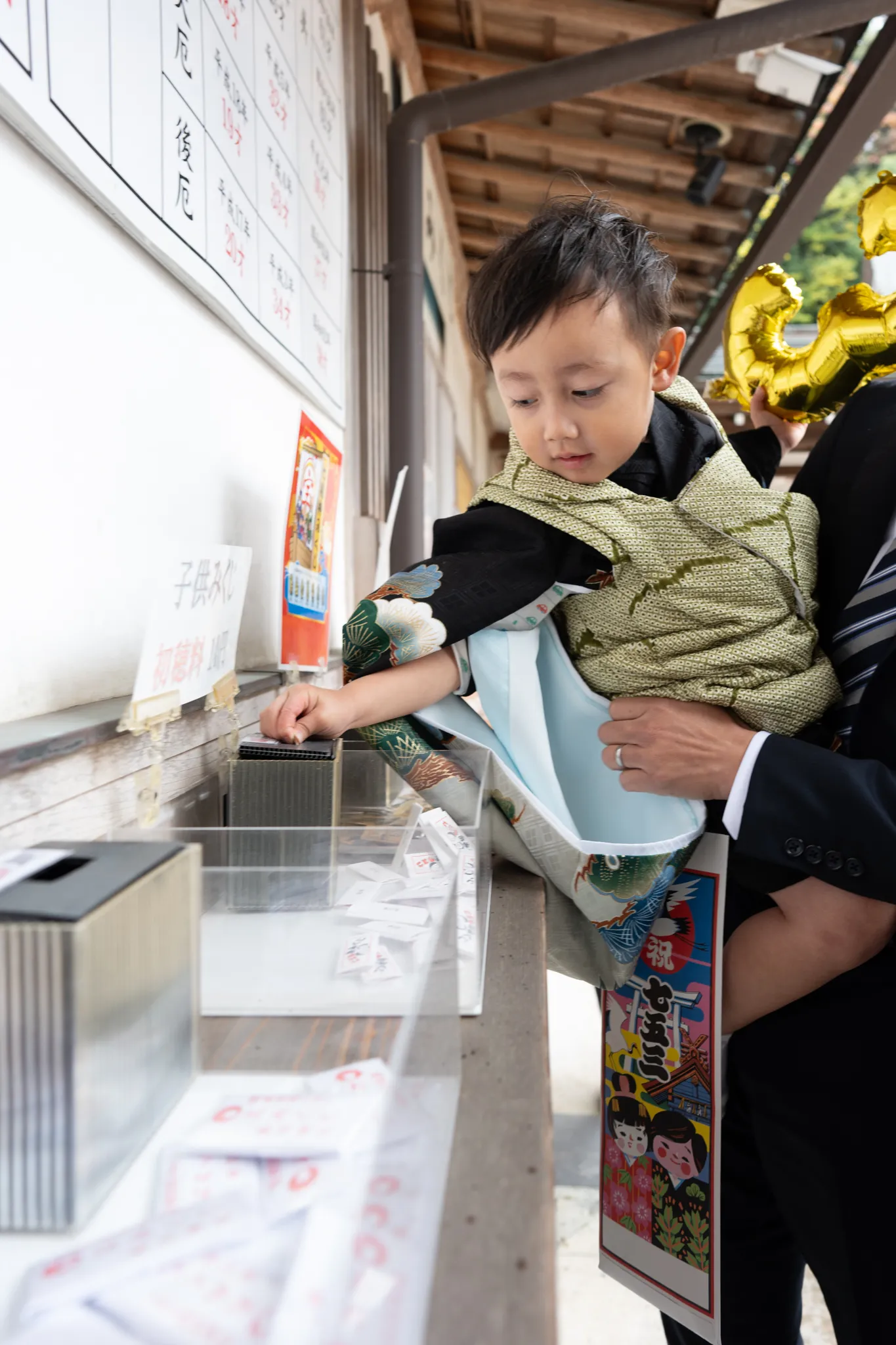 【福岡県春日市で家族写真撮影】３歳と５歳男子の兄弟です。やんちゃなお二人、とにかく元気いっぱいで、まるで止まることを知らないような撮影でした。3