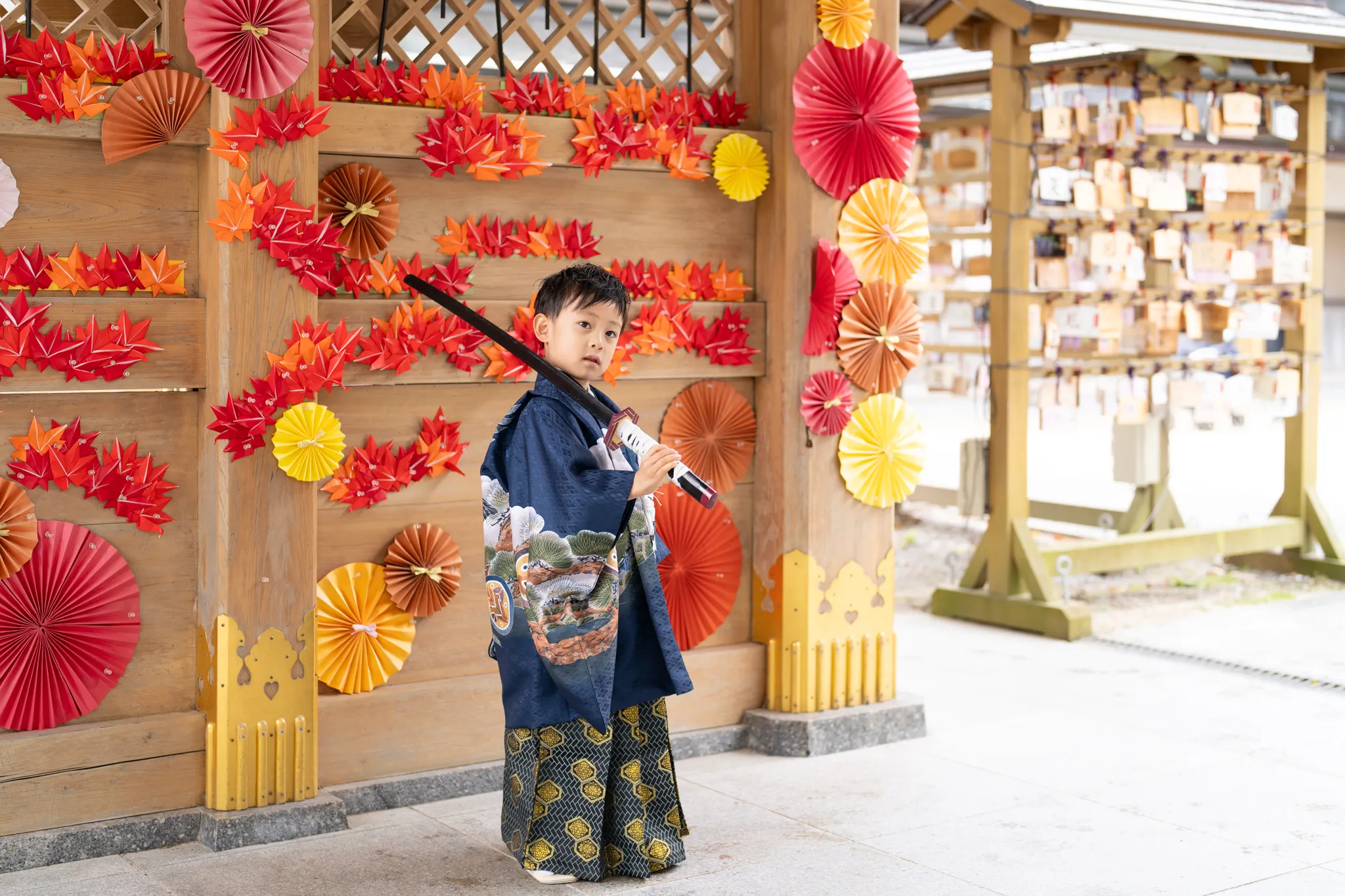 【福岡県春日市で家族写真撮影】３歳と５歳男子の兄弟です。やんちゃなお二人、とにかく元気いっぱいで、まるで止まることを知らないような撮影でした。5