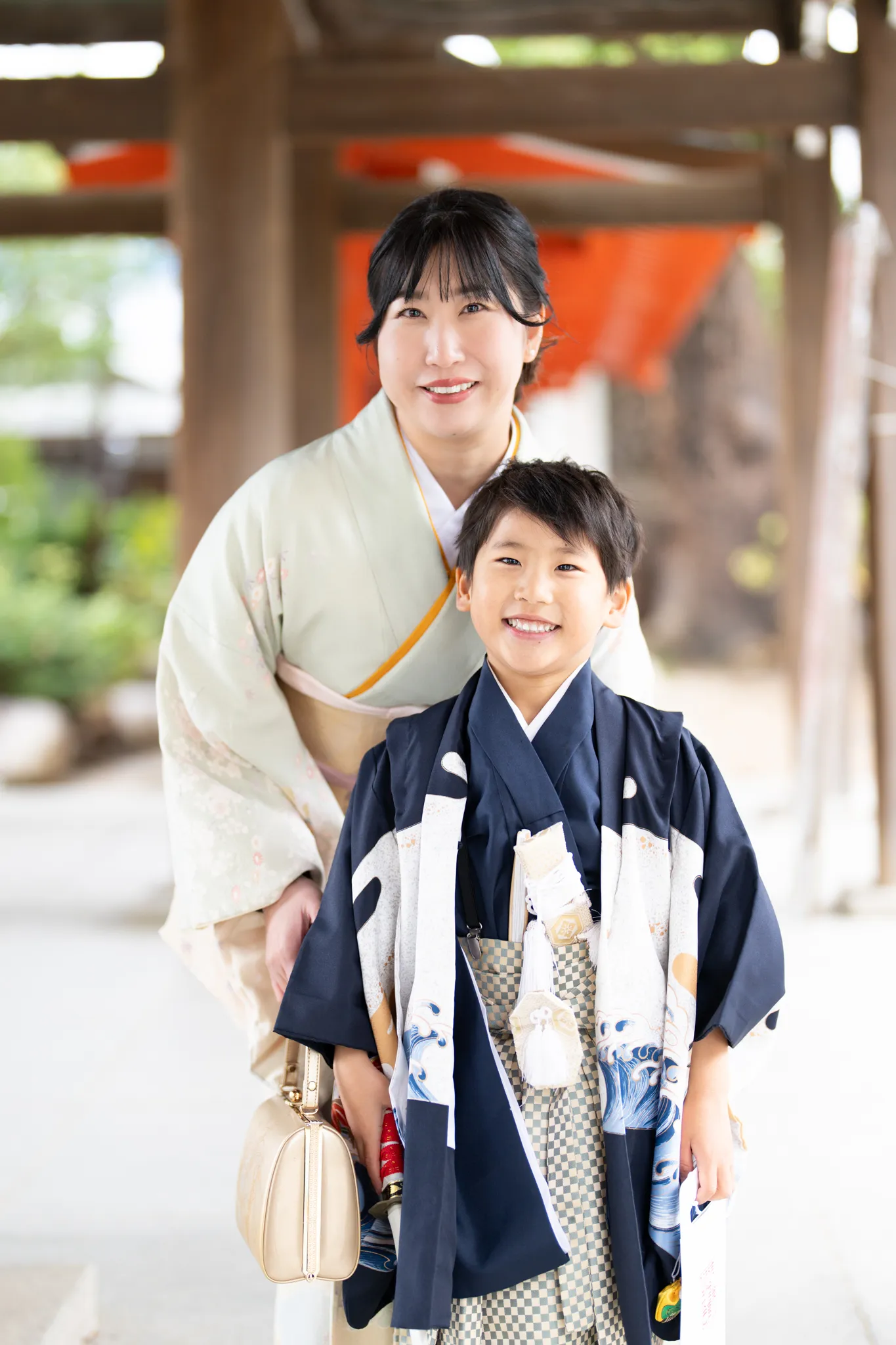 【福岡県糟屋郡宇美町で家族写真撮影】５歳男子です。撮影前は激しい雨が降っており、どうなるかと心配しておりましたが、いざ撮影が始まると次第に青空が見え始めました。8