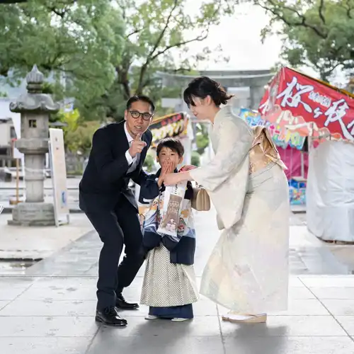 【福岡県糟屋郡宇美町で家族撮影】５歳男子です。撮影前は激しい雨が降っており、どうなるかと心配しておりましたが、いざ撮影が始まると次第に青空が見え始めました。10