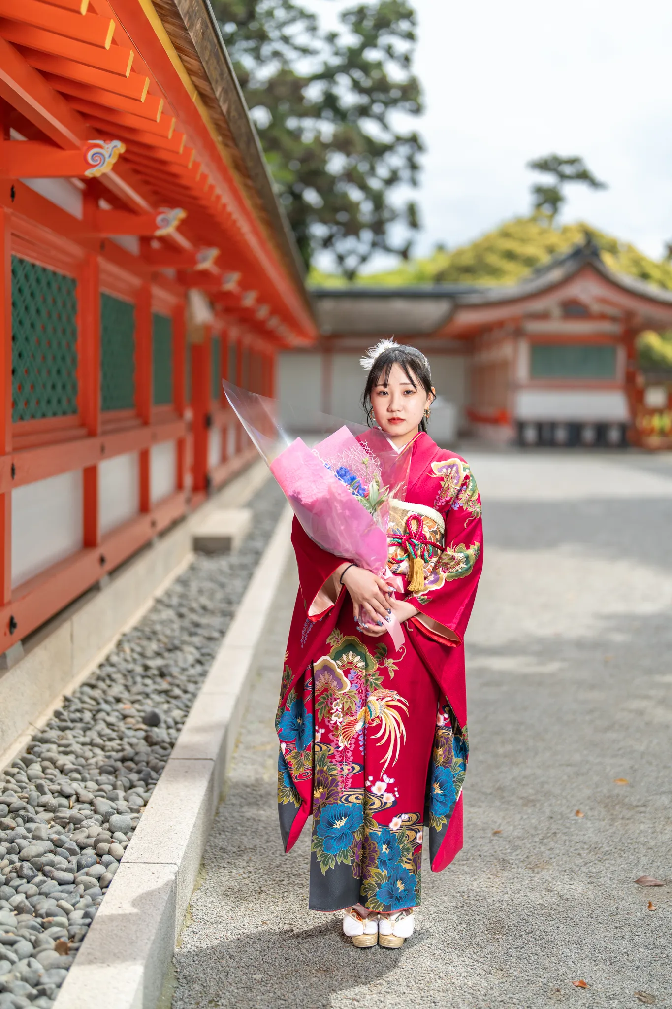 【福岡県福岡市東区で家族写真撮影】成人式の後撮りの撮影です。香椎宮は敷地が広く、さまざまなカットを撮影することができる素晴らしい場所です。4