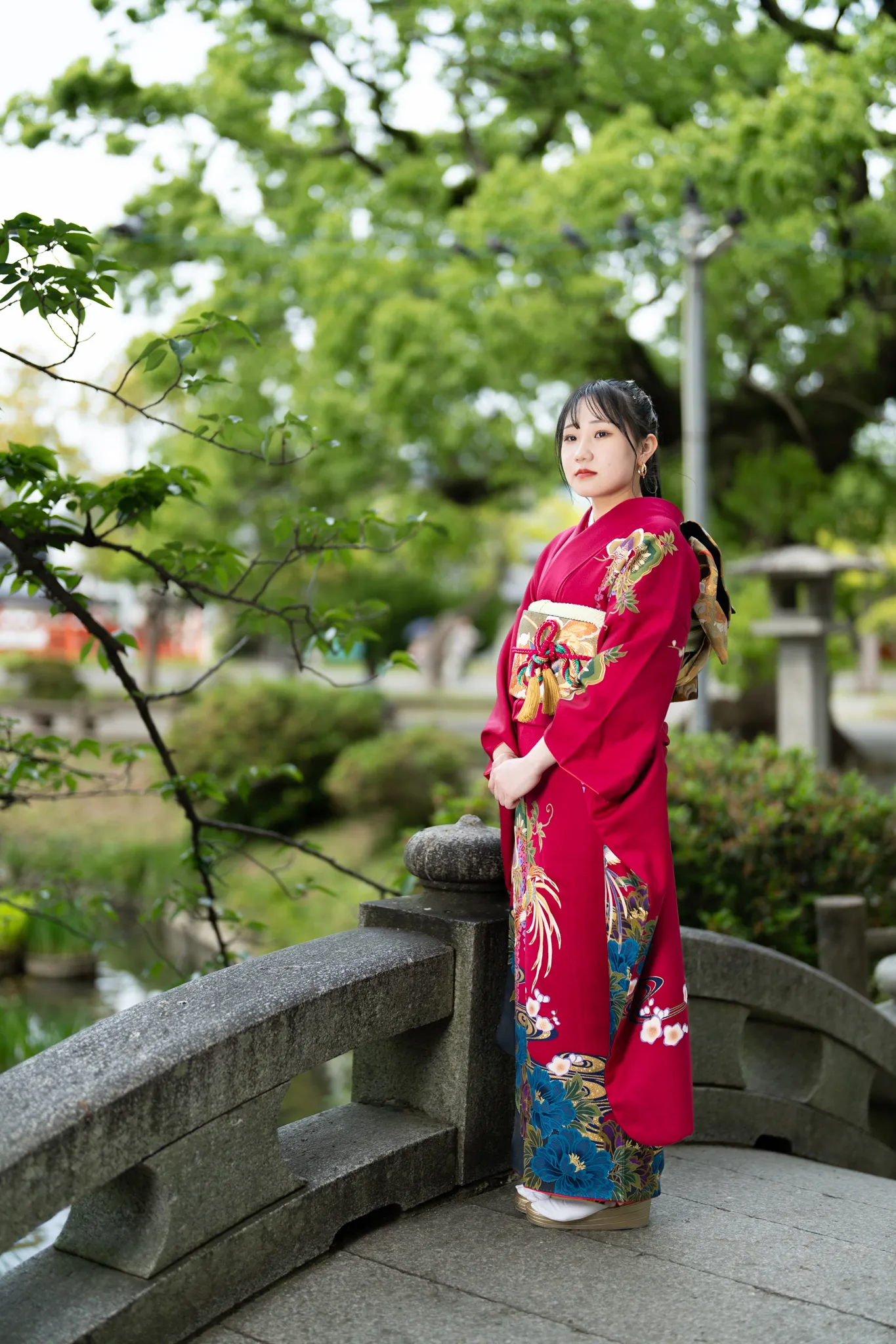 【福岡県福岡市東区で家族写真撮影】成人式の後撮りの撮影です。香椎宮は敷地が広く、さまざまなカットを撮影することができる素晴らしい場所です。12