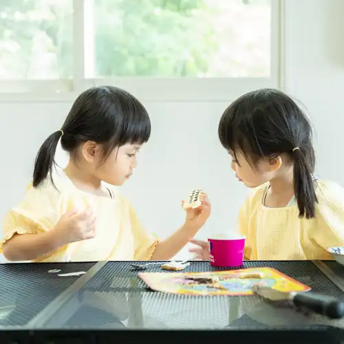 【福岡県筑紫野市で家族撮影】双子ちゃんの誕生とご家族の撮影をさせていただき、ありがとうございました。当日はご自宅にお伺いし、誕生パーティーの様子を撮影させていただきました。2
