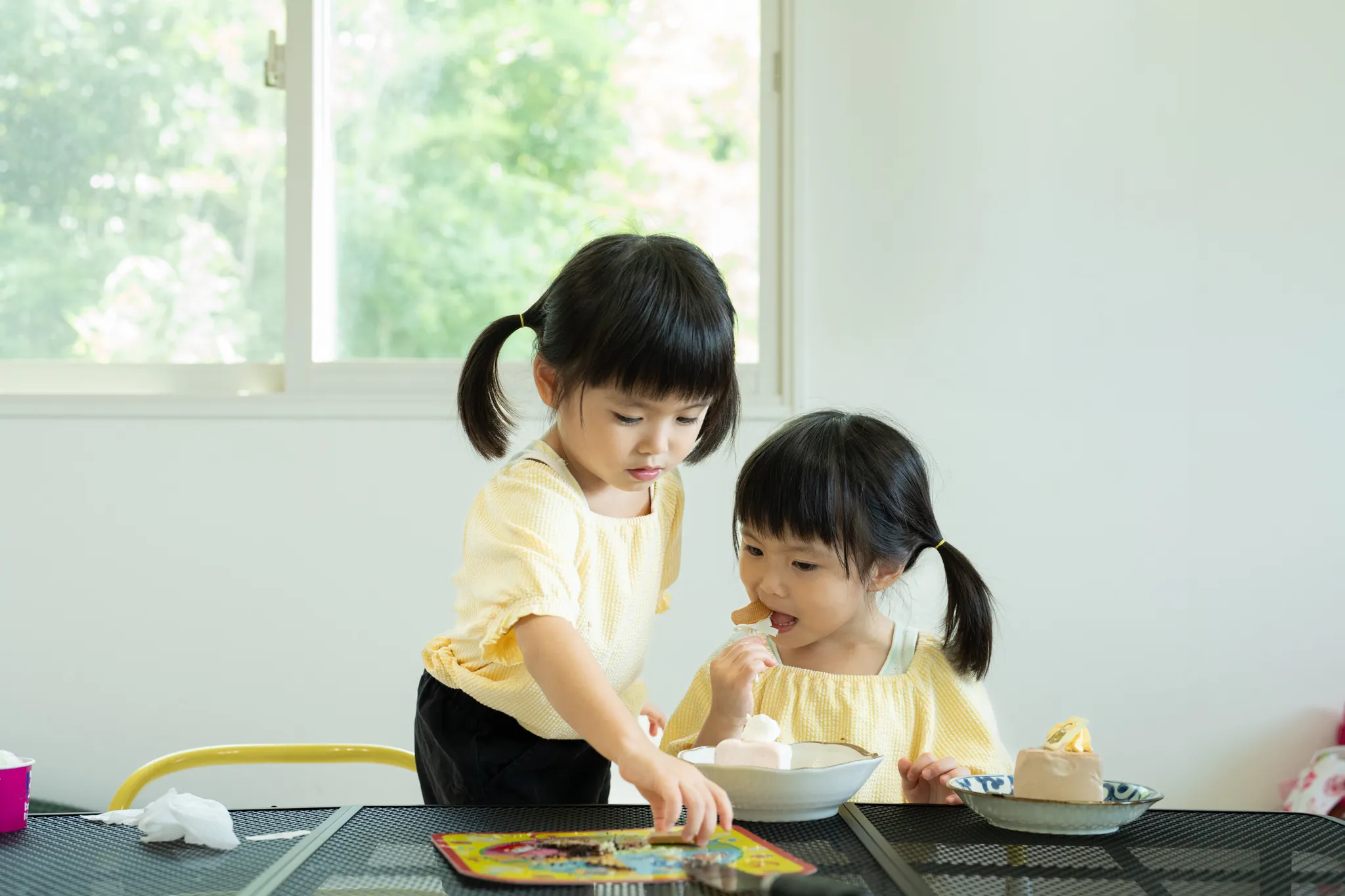 【福岡県筑紫野市で家族写真撮影】双子ちゃんの誕生とご家族の撮影をさせていただき、ありがとうございました。当日はご自宅にお伺いし、誕生パーティーの様子を撮影させていただきました。3