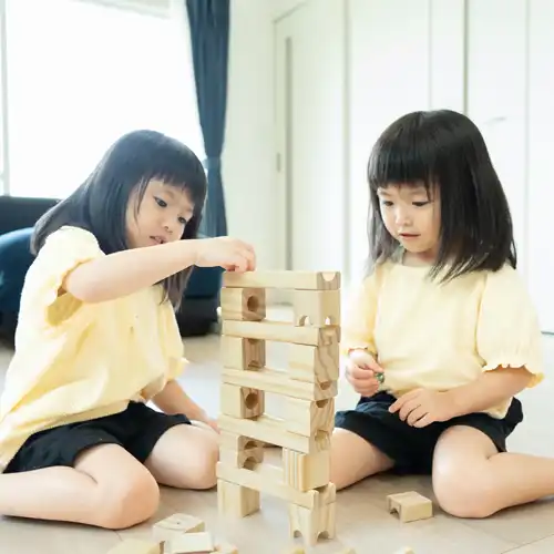 【福岡県筑紫野市で家族撮影】双子ちゃんの誕生とご家族の撮影をさせていただき、ありがとうございました。当日はご自宅にお伺いし、誕生パーティーの様子を撮影させていただきました。4