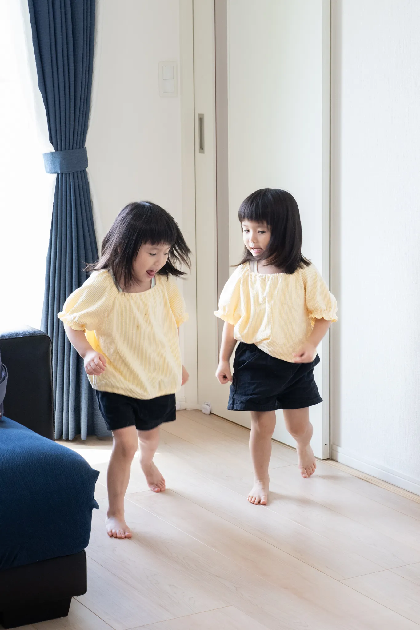 【福岡県筑紫野市で家族写真撮影】双子ちゃんの誕生とご家族の撮影をさせていただき、ありがとうございました。当日はご自宅にお伺いし、誕生パーティーの様子を撮影させていただきました。5
