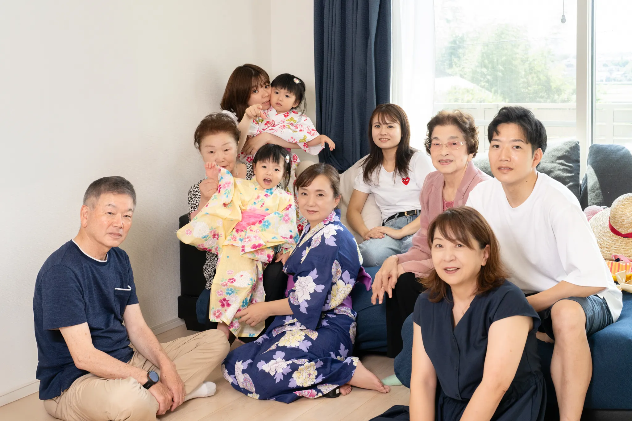 【福岡県筑紫野市で家族写真撮影】双子ちゃんの誕生とご家族の撮影をさせていただき、ありがとうございました。当日はご自宅にお伺いし、誕生パーティーの様子を撮影させていただきました。6