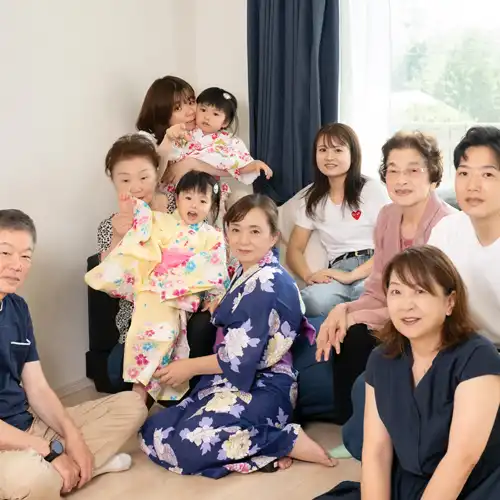 【福岡県筑紫野市で家族撮影】双子ちゃんの誕生とご家族の撮影をさせていただき、ありがとうございました。当日はご自宅にお伺いし、誕生パーティーの様子を撮影させていただきました。6