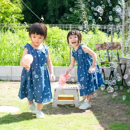 【福岡県筑紫野市で家族撮影】双子ちゃんの誕生とご家族の撮影をさせていただき、ありがとうございました。当日はご自宅にお伺いし、誕生パーティーの様子を撮影させていただきました。7