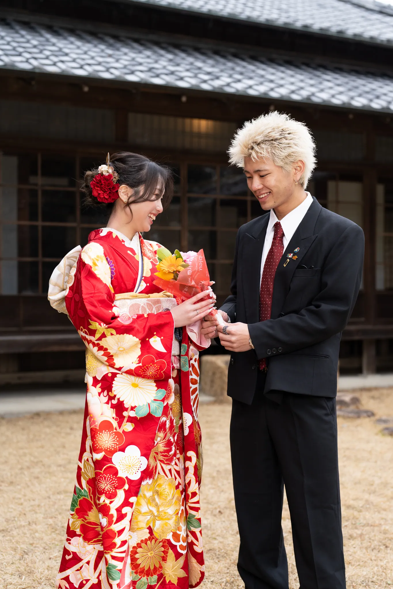 【山口県下関市で家族写真撮影】三姉妹の次女様の成人式撮影です。撮影の途中では、彼氏様もご一緒にいらっしゃり、楽しくカップル撮影も行いました。11