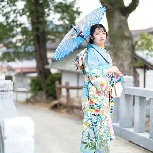 【福岡県春日市で成人式撮影】姉妹の次女様の成人式撮影です。2年前に長女様の撮影を担当させていただき、今回、次女様の撮影をお任せいただけたことを大変光栄に思います。1