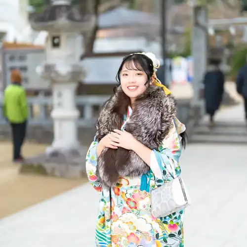 【福岡県春日市で成人式撮影】姉妹の次女様の成人式撮影です。2年前に長女様の撮影を担当させていただき、今回、次女様の撮影をお任せいただけたことを大変光栄に思います。8