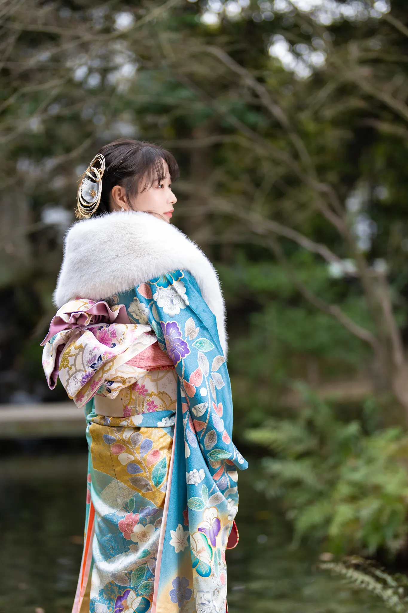 【福岡県福岡市博多区で家族写真撮影】三姉妹の長女様の撮影です。福岡市博多区の中心部に位置する楽水園は、都会の喧騒を忘れさせてくれる美しい日本庭園です。5
