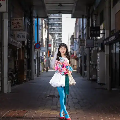 【福岡県久留米市でプロフィール撮影】ブライダルの前撮り撮影です。レトロな街並みとノスタルジックな雰囲気が、お二人の温かい笑顔を引き立てる素敵なロケーションでした。7